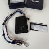 PD2MC114BK-025　プラダ PRADA 2026年新作 ストラップ付き カードケース 三つ折り短財布 コインケース