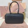 MM5BB172PBK-GH　ミュウミュウ MIUMIU 2026年新作 トートバッグ レディース ハンドバッグ 高質感 ボー デニム
