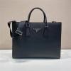 PD2VG101ABK-99　プラダ PRADA 2026年 サフィアーノ トートバッグ ハンドバッグ ショルダーバッグ メンズ