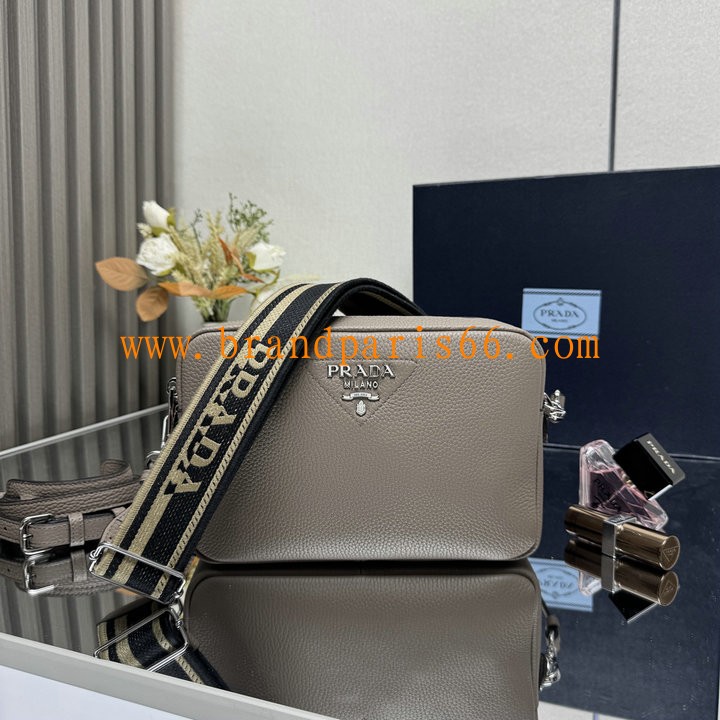 PD1BH082CYSH-GH　プラダ PRADA 2026年新作 スモール レザー ショルダーバッグ 高質感