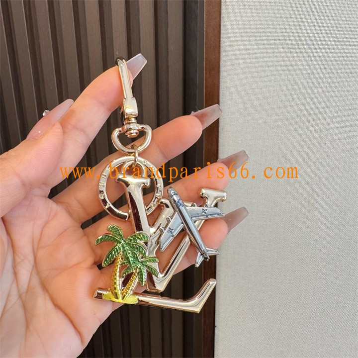 M03792-057　ルイヴィトン LOUISVUITTON 2026年 キーホルダー バッグチャーム LV イニシャル パーム キーリング