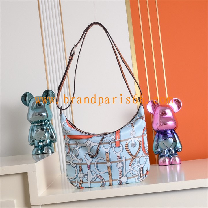 H0875QL-063　エルメス HERMES 2026年 ポーチ シュルソワ トゥー ゴー ショルダーバッグ ルキーシルク プリント